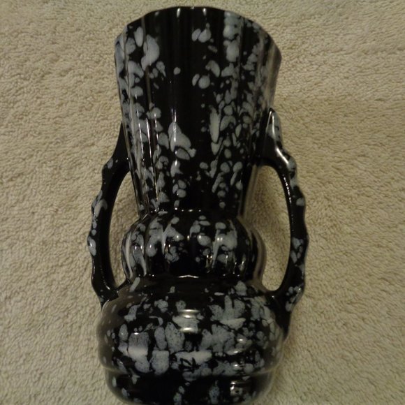 VINTAGE BLACK & WHITE MOTTLED POTTERY VASE - Picture 6 of 7